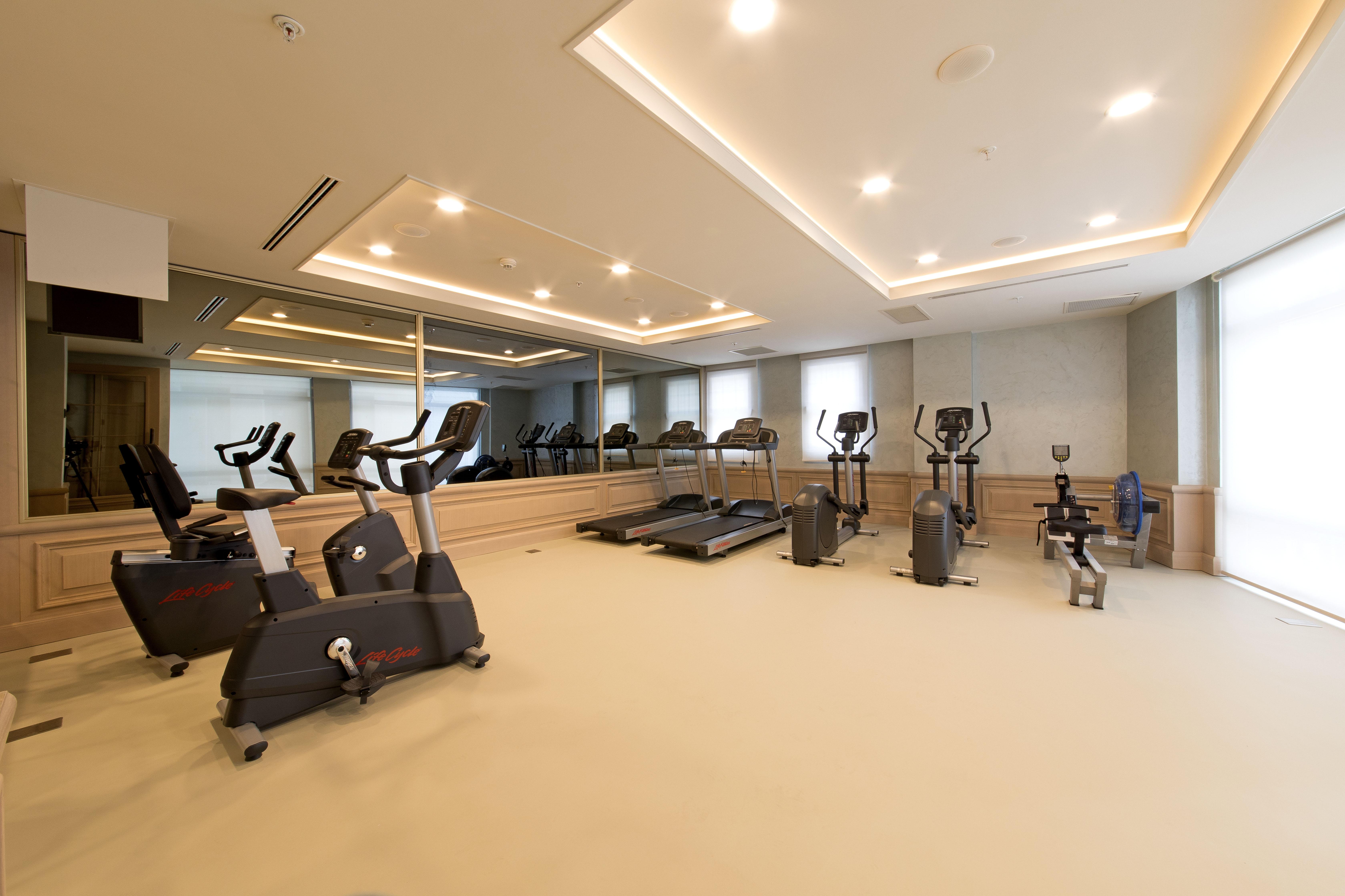 Hotel Millennium Istanbul Golden Horn Exterior foto The gym at the hotel